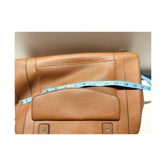 Danier Tan Leather Shoulder Bag - Picture 13 of 13
